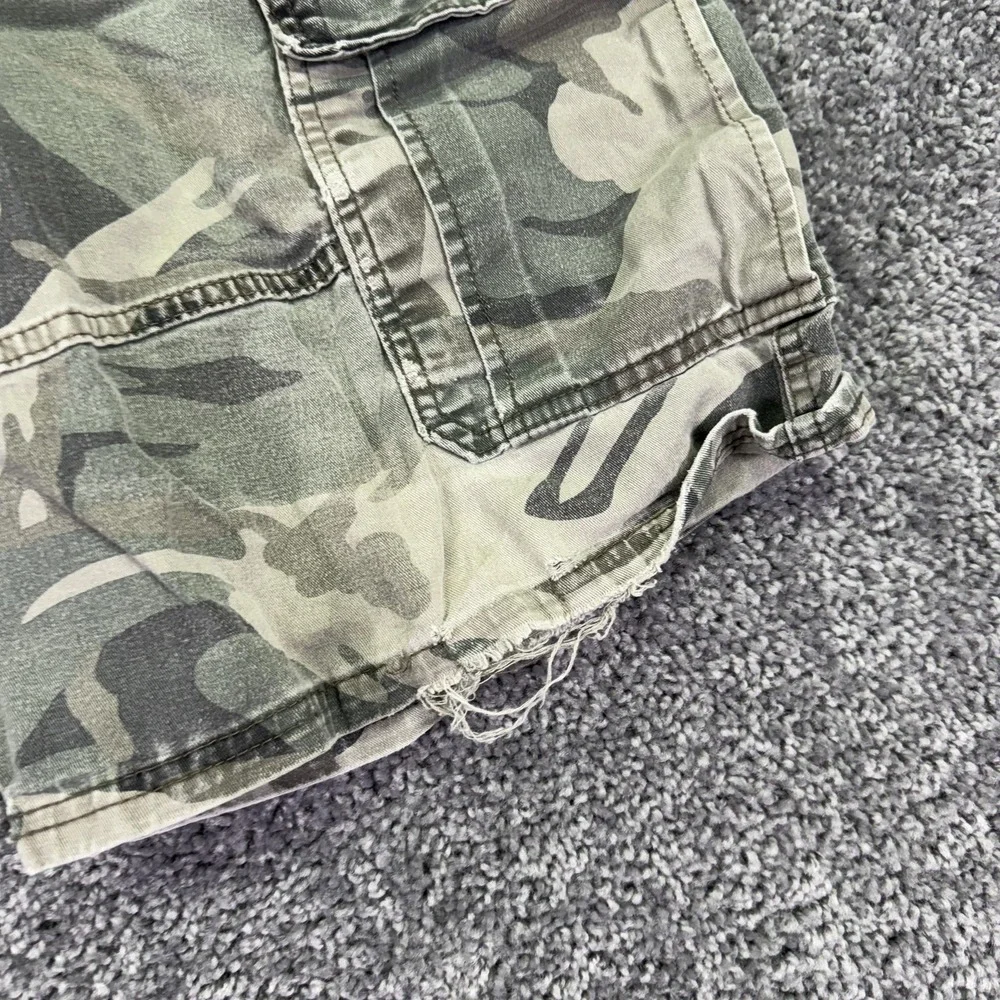 Wrangler Authentics Cargo Shorts Mens 40 Green Camo Distressed Pockets Outdoor
